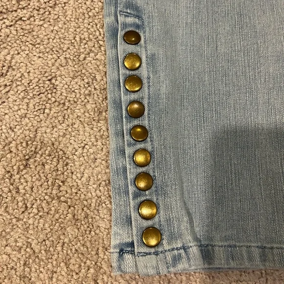 Soft Surroundings Pull On Light Wash Jeans with Button Accents - Picture 2 of 9